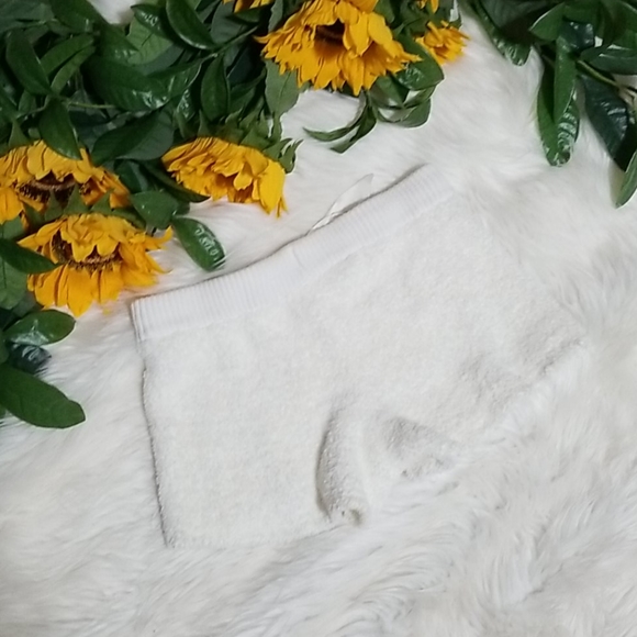 Make+Model Fuzzy Lounge Shorts - Picture 4 of 5